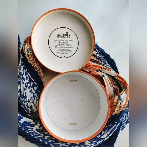 Hermès Early America Plissé 90 scarf With Box - Picture 17 of 17